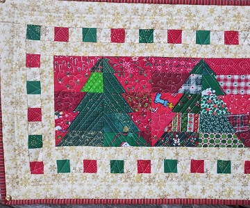 christmas-tree-runner-detail-by-ms-p-designs-usa